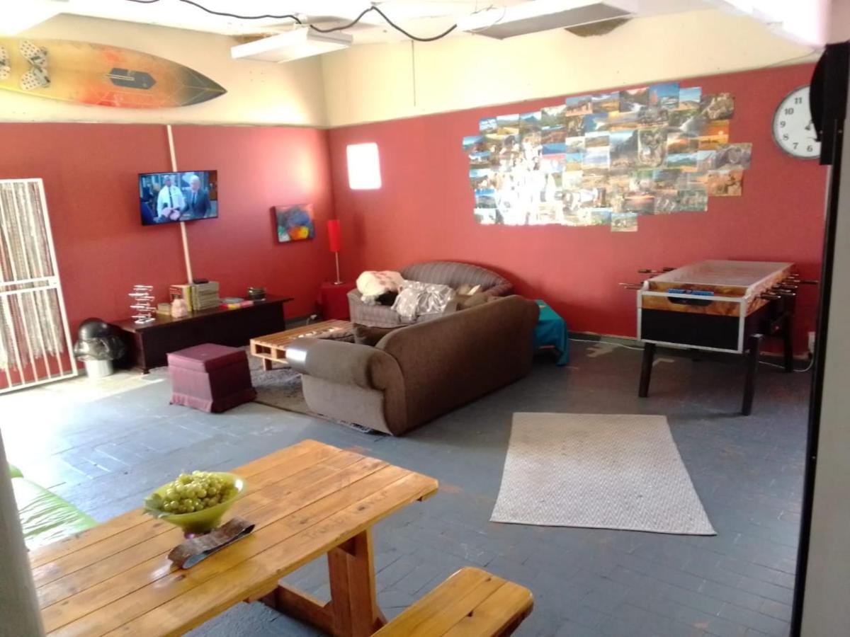 Sunset Backpackers * Bloubergstrand