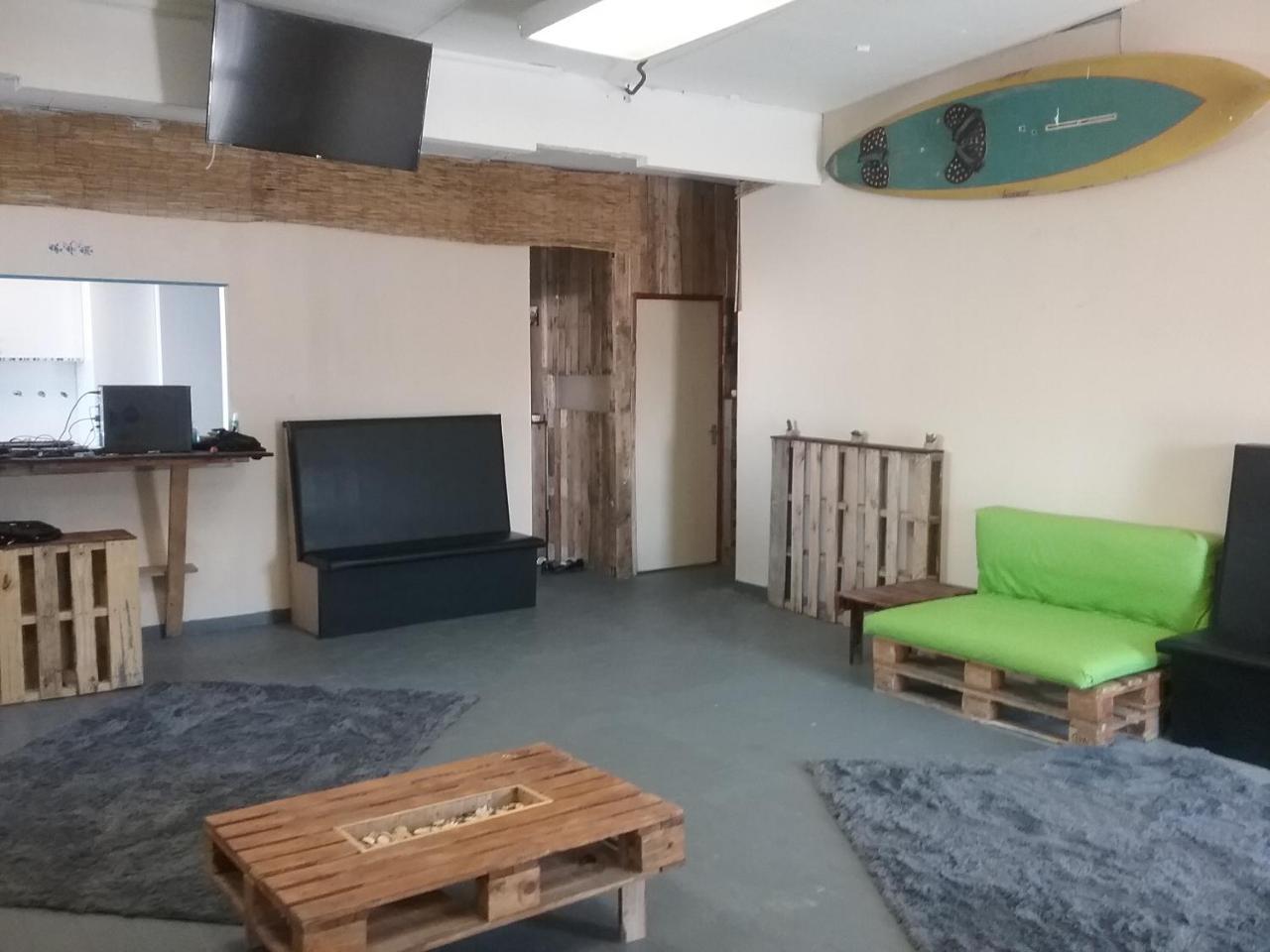 Sunset Backpackers * Bloubergstrand