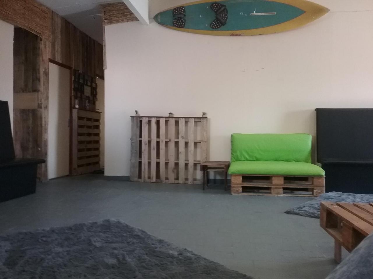 Sunset Backpackers Hostel *